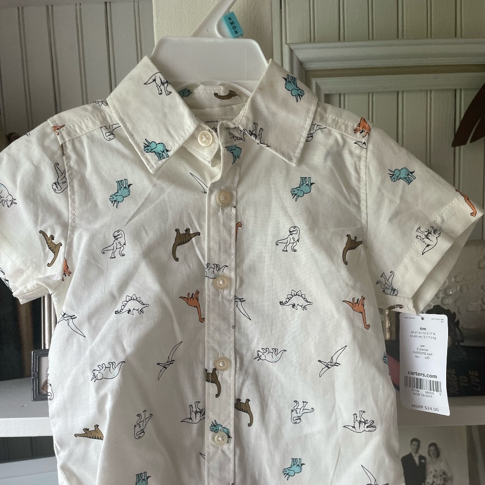 CARTER'S BABY BOY DINO DESIGN 2 PC SHORT SET SIZE 6 MONTHS NWT "FLAW"